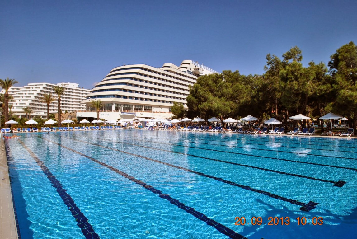 imagini hotel TITANIC LARA